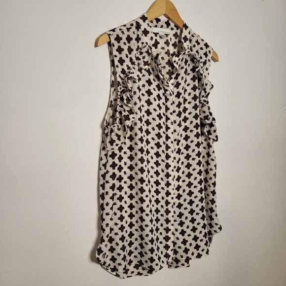 Fourteenth Place Button Down Sleeveless Blouse Size L - Picture 2 of 8